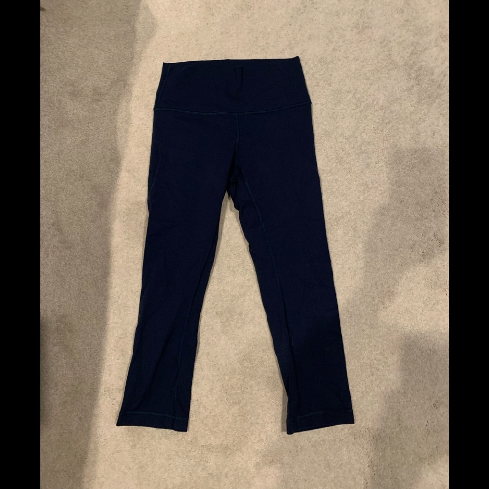 Navy lululemon leggings. Size 6. Good used condition.